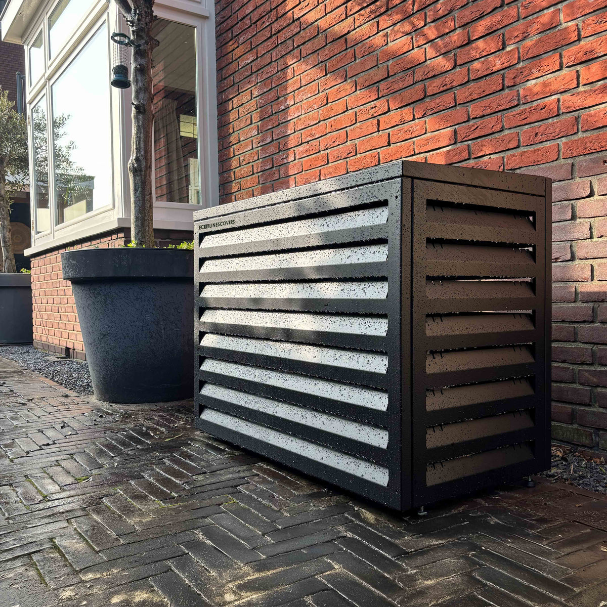 EcolinesCover omkasting bij een woning met bakstenen gevel